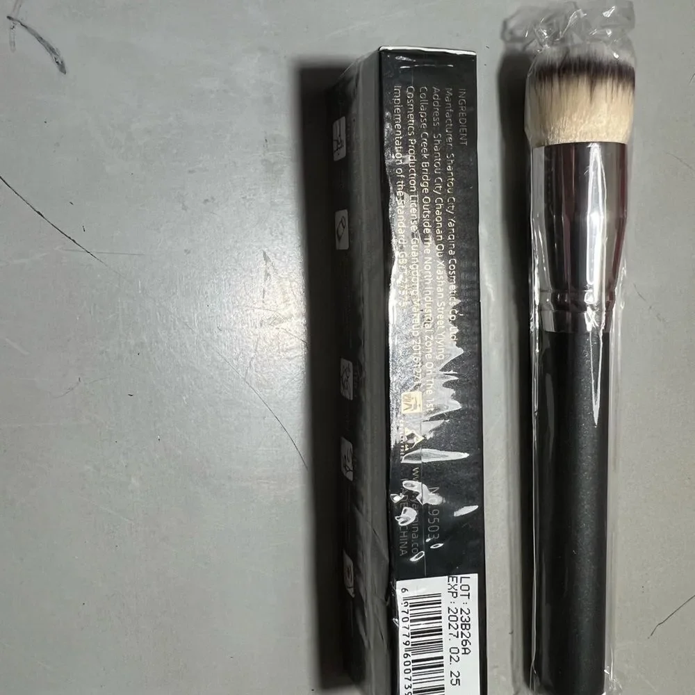Hello Kiss Cream Makeup